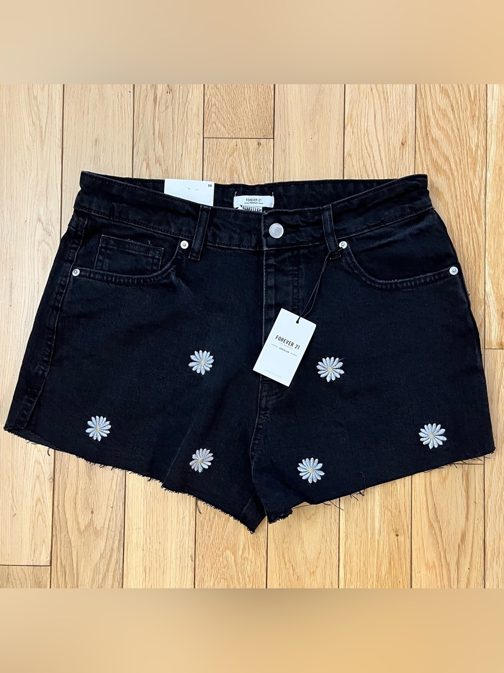 Brand new with tags black daisy embroidered denim shorts forever 21 size medium
